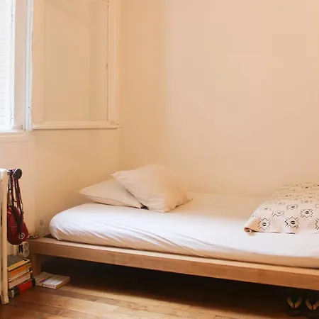 Charming Studio On Courtyard In Parijs